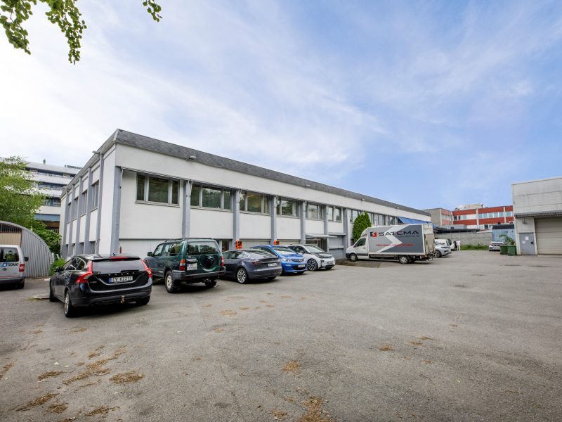 OSLO:  20220309Eiendomsbilder: Enebakkveien 127Bildematerialet er kun til bruk i forbindelse med salgmarkedsføring av Enebakkveien 127 i regi av Satema AS.Bruksrettighetene  kan ikke videreselges, videreformidles, utlånes eller på annet vis gjøres tilgjengelig i andre settinger enn til salgmarkedsføringen av Enebakkveien 127. Dette gjelder også for redaksjonell omtale av salgsoppdraget. Ny bildebruk av tredjepart må avtales med vår oppdragsgiver og rettighetshaver nyebilder.no.Ved spørsmål kontaktes nyebilder.no v/ Thomas Bjørnflaten - thomas@nyebilder.no - tlf: 90203277