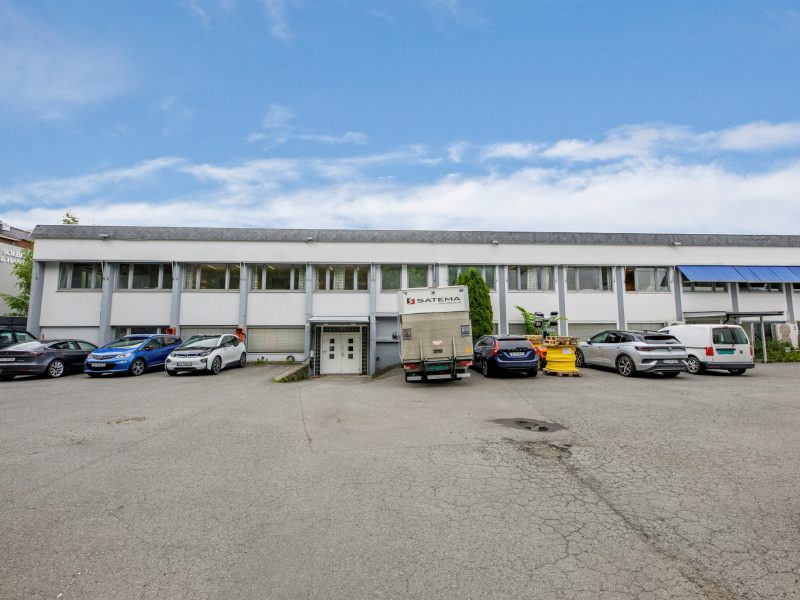 OSLO:  20220309Eiendomsbilder: Enebakkveien 127Bildematerialet er kun til bruk i forbindelse med salgmarkedsføring av Enebakkveien 127 i regi av Satema AS.Bruksrettighetene  kan ikke videreselges, videreformidles, utlånes eller på annet vis gjøres tilgjengelig i andre settinger enn til salgmarkedsføringen av Enebakkveien 127. Dette gjelder også for redaksjonell omtale av salgsoppdraget. Ny bildebruk av tredjepart må avtales med vår oppdragsgiver og rettighetshaver nyebilder.no.Ved spørsmål kontaktes nyebilder.no v/ Thomas Bjørnflaten - thomas@nyebilder.no - tlf: 90203277