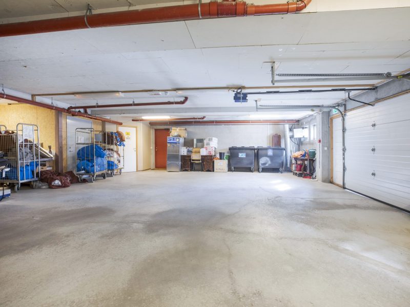 SANDVIKA 20240918Eiendomsfoto: Løkkeåsveien 3Foto: nyebilder.noBildene er kun til bruk i forbindelse med markedsføring av eiendommen i regi av SandiaBildene kan ikke benyttes videre etter at innsalget er gjennomført.Bruksrettighetene kan ikke videreselges, videreformidles, utlånes eller på annet vis gjøres tilgjengelig i andre settinger.Ny bildebruk av tredjepart må avtales med rettighetshaver Nyebilder AS.Ved spørsmål kontaktes nyebilder.no v/ Thomas Bjørnflaten - thomas@nyebilder.no - tlf: 90203277