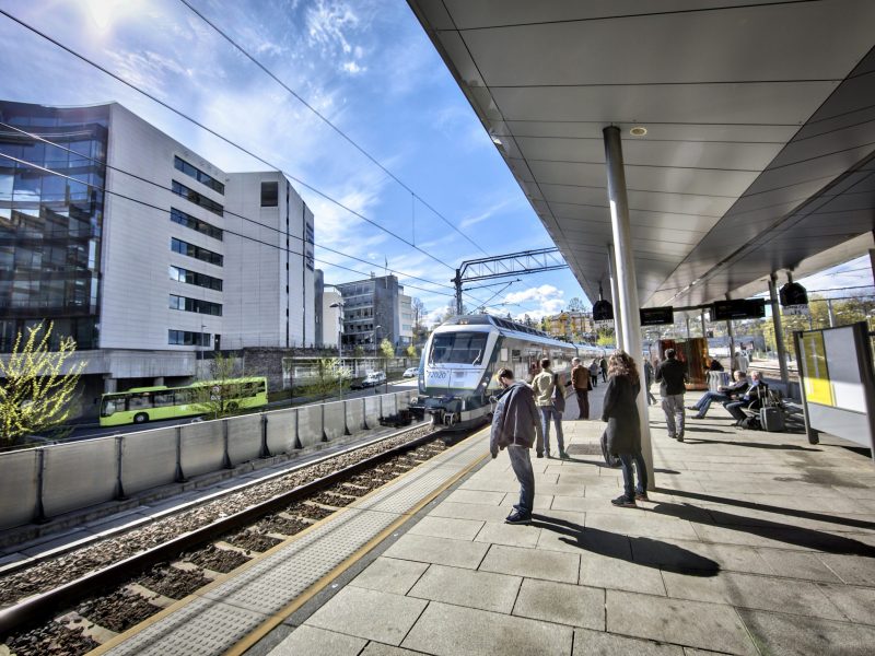 OSLO 20180404Eiendomsfoto: Vollsveien 4.Foto: nyebilder.noBildet er kun til bruk i forbindelse med markedsføring av Vollsveien 4 i regi av Fram Eiendom. Bruksrettighetene kan ikke videreselges, videreformidles eller utlånes til andre selskaper for ny bruk. Slik bruk regnes som bruk av tredjepart, og ny bruksrett må innhentes fra nyebilder.no. Ved spørsmål kontaktes nyebilder.no v/ Thomas Bjørnflaten - thomas@nyebilder.no - tlf: 90203277